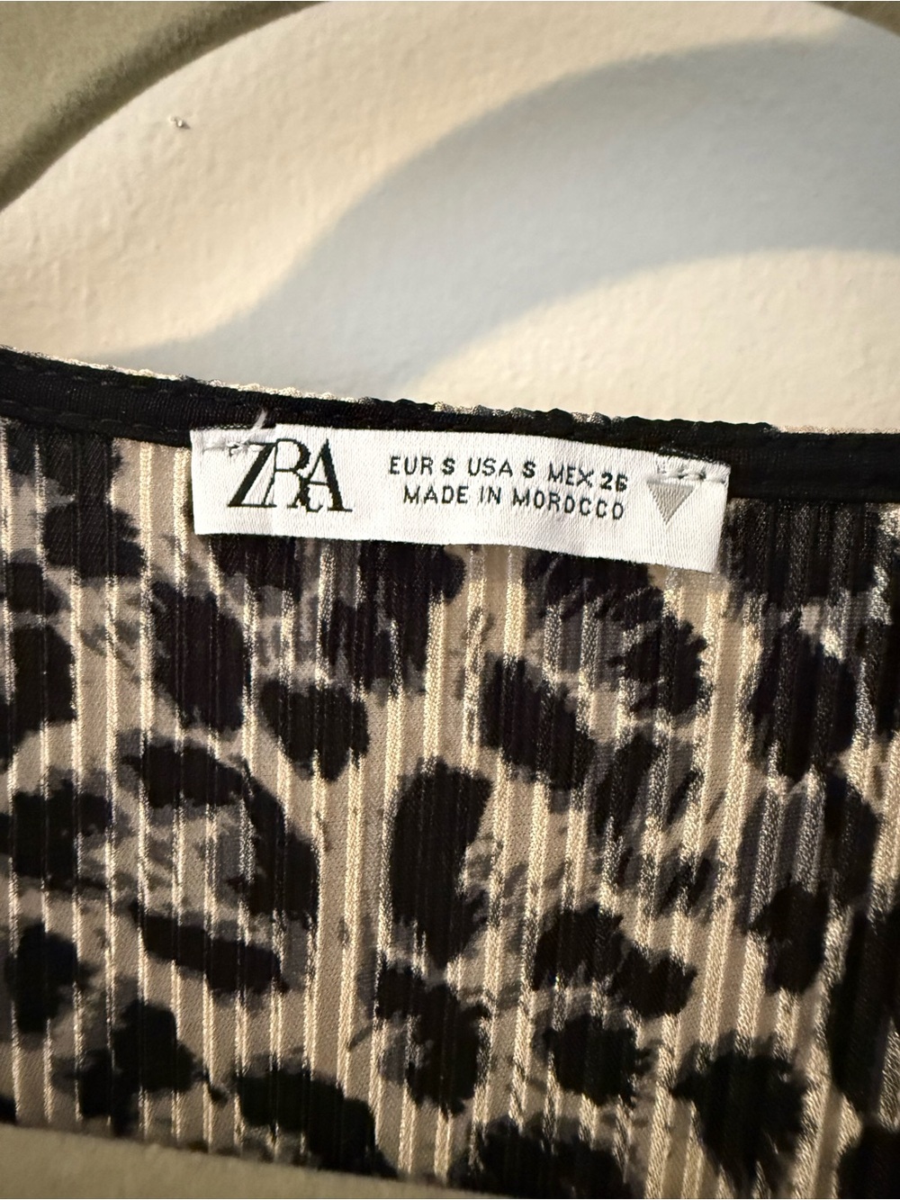 ZARA Leopard Print Surplice Long Sleeve Top - Picture 2 of 2